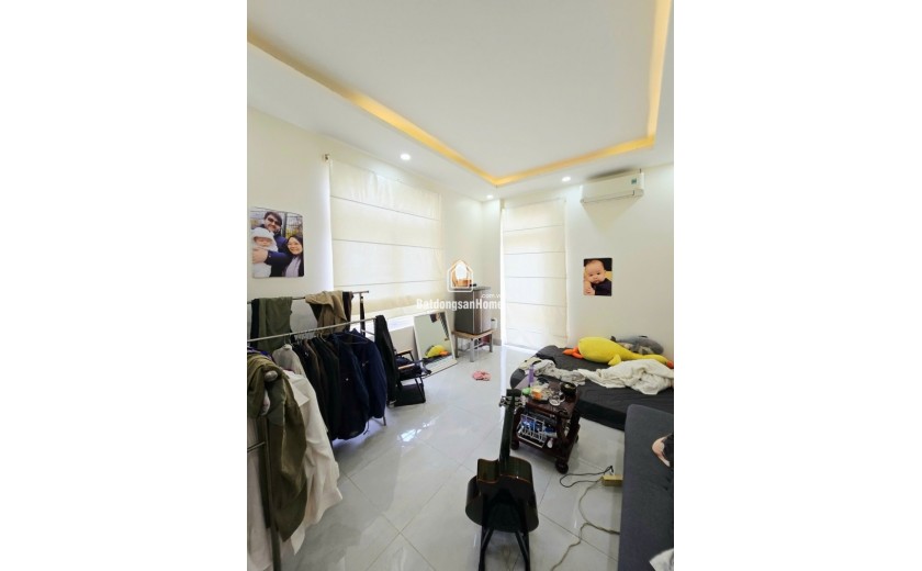 Bán nhà 3 tầng Nguyễn Duy Trinh, P Bình Trưng, TP HCM, DT  83m2, 3PN, SH, giá 6.6 tỷ.