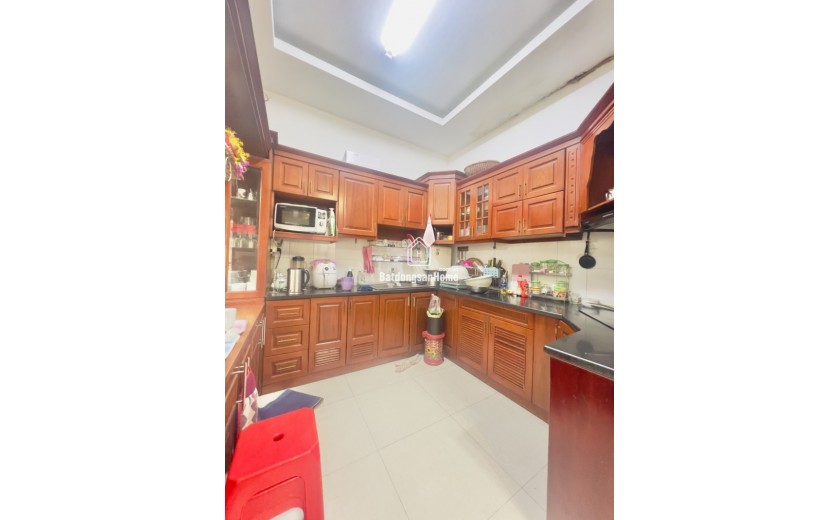 Bán nhà Dương Đức Hiền, Tân Phú - 65m2, Ngang 6.12m - Hẻm 6m thông xe tải