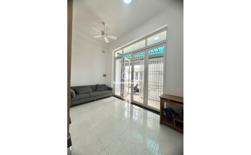 Bán nhà Thủ Đức, Linh Xuân, đường Số 9, 54m2, 2 tầng, 3PN, SH, 4.29  tỷ.