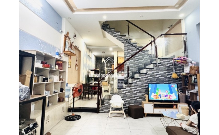 Bán nhà 3 tầng, 3PN,  đường Số 8, Linh Xuân, Thủ Đức, TP HCM. DT 60m2, Sổ hồng, giá 4.85  tỷ.