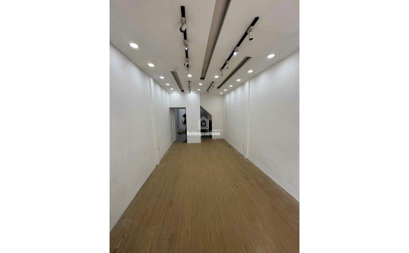 Cho thuê riêng tầng trệt hoặc cho thuê nguyên căn MT Trần Minh Quyền – Q10