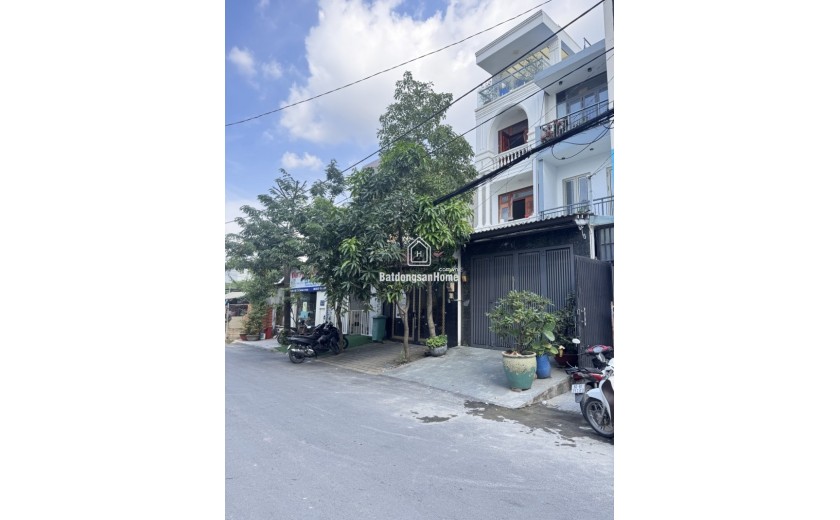 Bán nhà mặt phố 4 tầng, đường số 27, Hiệp Bình Chánh, Thủ Đức, 4x26m, 104m2, 4 PN. Giá 12.6 tỷ.