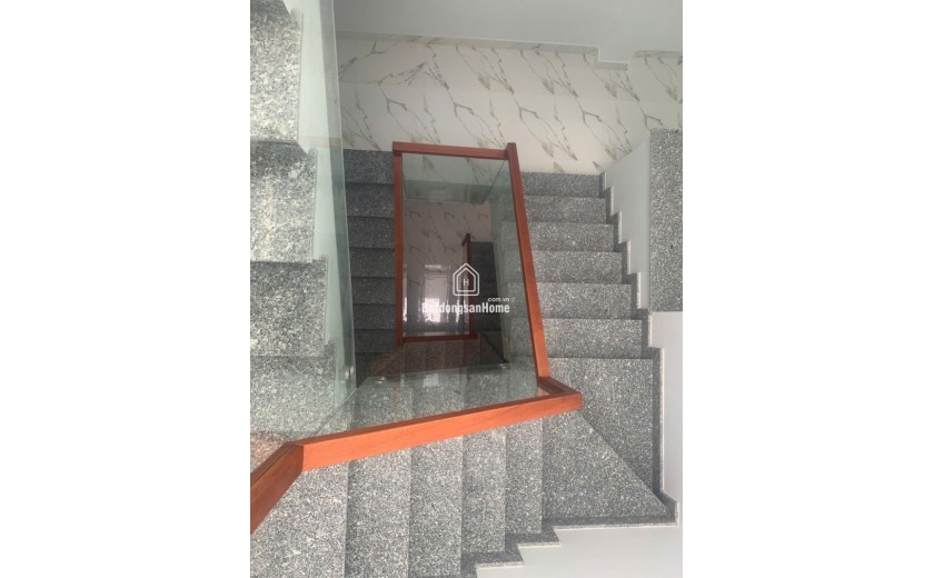 Bán nhà đường Lê Văn Thịnh, P . Cát Lái, TP HCM. 3 tầng. DT 124m2, sổ hồng. Giá 9.5 tỷ.