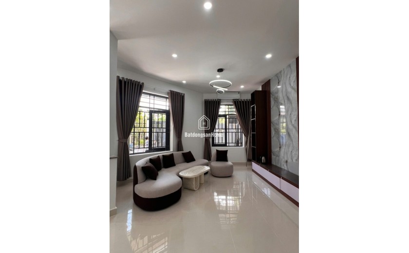 Bán nhà  đường Số 11, Q.9, Tăng Nhơn Phú B. DT 110m2, 2 tầng, 3PN. Sổ hồng, giá 7.35  tỷ.