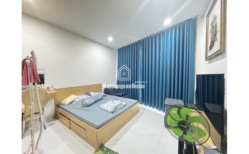 Bán nhà đường Nguyễn Xiển, Q.9: 66m2, 3 tầng, 4PN, SH, 5.5 tỷ. LH: 0933125879