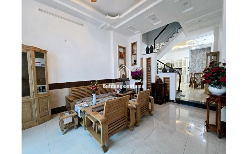 Bán nhà đường Man Thiện, Phường Tăng Nhơn Phú A, Q9, TP HCM, DT 70 m2, 3 tầng, 3PN, SH. Giá 8.35 tỷ.