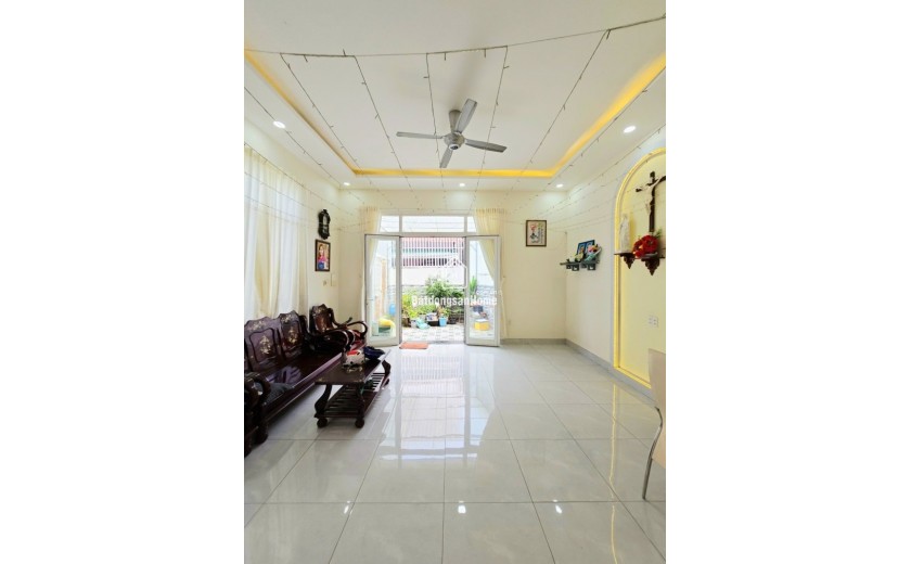 Bán nhà 3 tầng Nguyễn Duy Trinh, P Bình Trưng, TP HCM, DT  83m2, 3PN, SH, giá 6.6 tỷ.