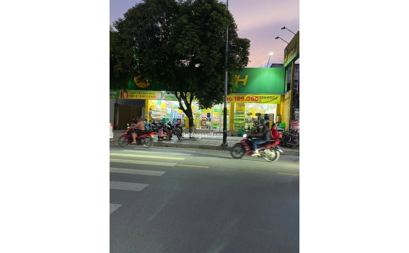 NHÀ 1 TRỆT 1 LỬNG MẶT TIỀN ĐƯỜNG THÔNG PHAN ĐĂNG LƯU DĨ AN, ĐỐI DIỆN TRƯỜNG MẦM NON, SÂN Ô TÔ DÀI.
