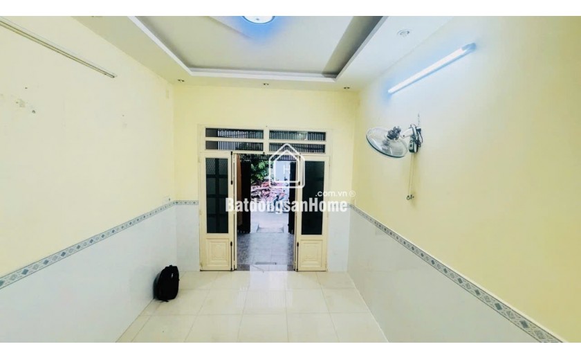 Mặt tiền đường 51 - Quận 7 - 2 tầng - 2 PN - Giá ̣9.5 tỷ