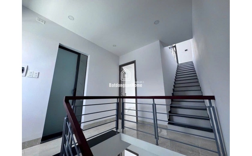 Cho thuê nhà Mặt tiền - Quận 3 - ̀5 tầng - ̀5 PN - Giá 40 tr/ tháng