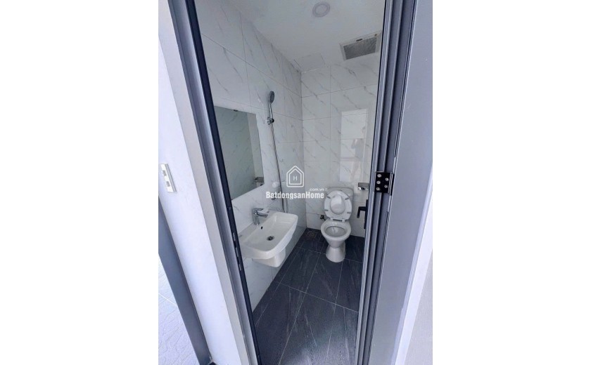 Cho thuê nhà Mặt tiền - Quận 3 - ̀5 tầng - ̀5 PN - Giá 40 tr/ tháng