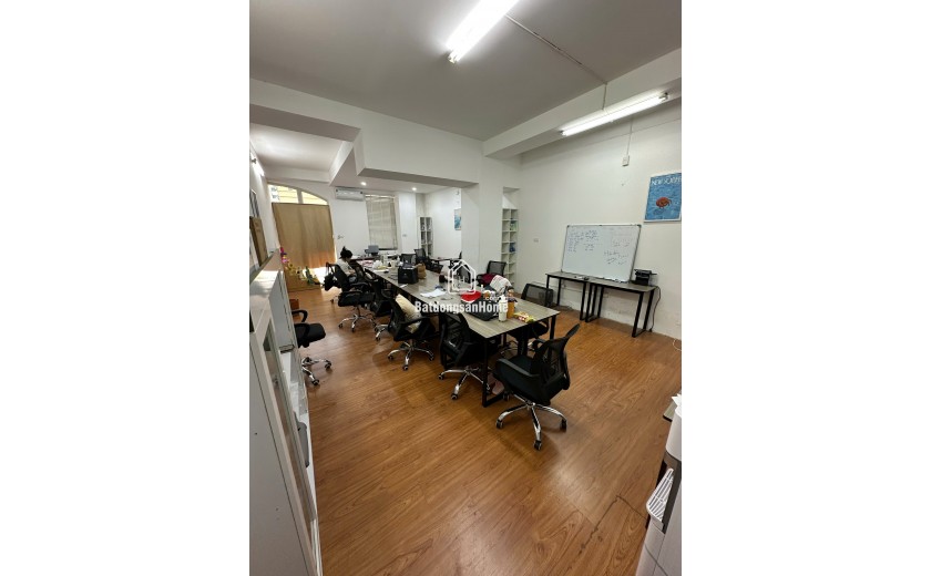 Cho thuê căn nhà mặt phố Hoàng Sâm, Cầu Giấy. DT 47m2 , MT 5m, 9 triệu/tháng. LH: 0916109086