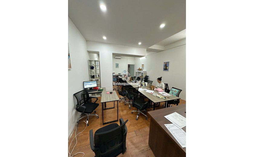 Cho thuê căn nhà mặt phố Hoàng Sâm, Cầu Giấy. DT 47m2 , MT 5m, 9 triệu/tháng. LH: 0916109086