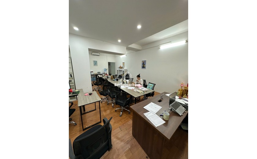 Cho thuê căn nhà mặt phố Hoàng Sâm, Cầu Giấy. DT 47m2 , MT 5m, 9 triệu/tháng. LH: 0916109086