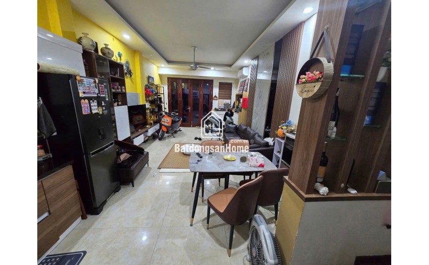 NHÀ ĐẸP CẦU GIẤY NGÕ RỘNG THÔNG THOÁNG DT 45m2 5 tầng mặt tiền 4.5m Giá 13 tỷ