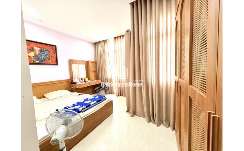 Bán nhà Thủ Đức, Linh Đông, đường số  24. DT 52m2, 4 tầng, 4PN, SH, giá 6.68  tỷ.