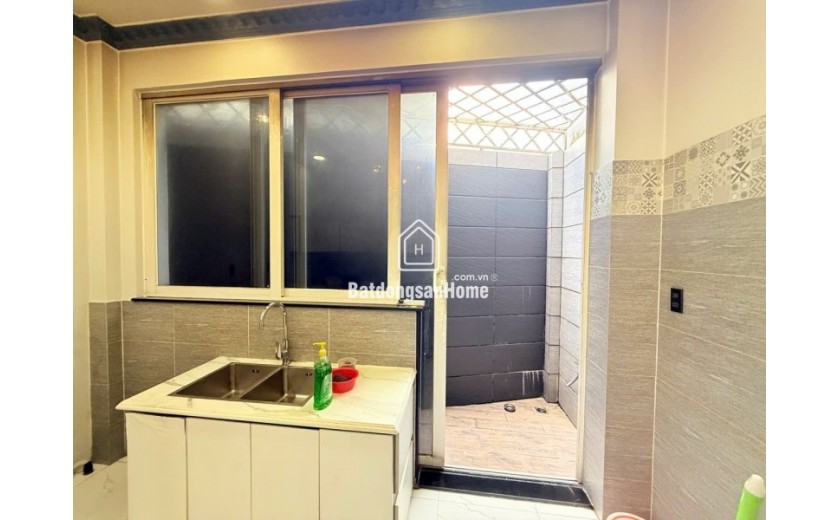 Bán nhà đường  Hồ Văn Tư, Trường Thọ, Thủ Đức. DT 64 m2, 4 tầng, SH. Giá 7.9 tỷ. LH: 0933125879