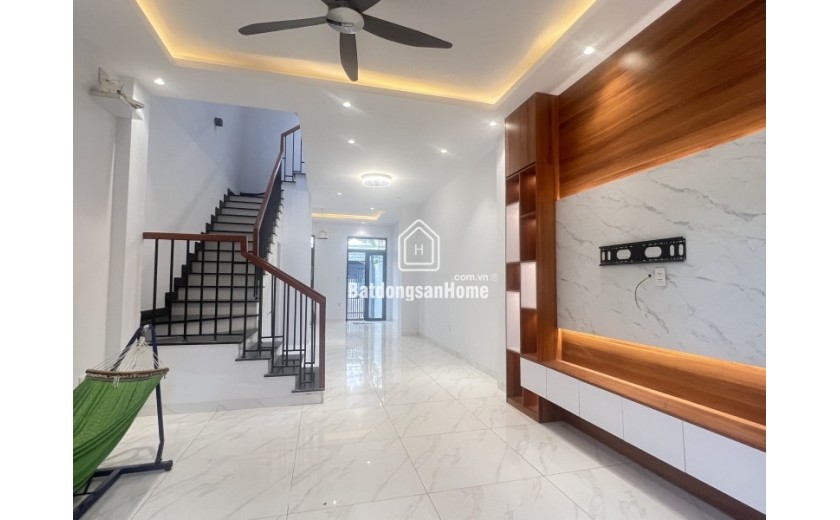 Bán nhà  đường Số 11, Trường Thọ, Thủ Đức. DT 68 m2, 3 tầng, 3PN, SH, 7.39  tỷ.