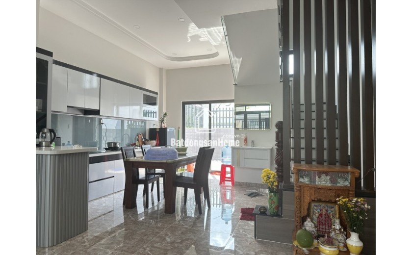 Bán nhà 3 tầng, 3PN, đường 160, Tăng Nhơn Phú A, Q9, TP HCM. DT 100m2, SH, giá 6.7 tỷ.