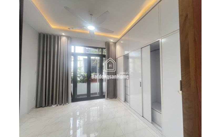 Bán nhà  đường Số 11, Trường Thọ, Thủ Đức. DT 68 m2, 3 tầng, 3PN, SH, 7.39  tỷ.