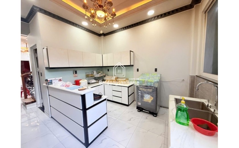 Bán nhà đường  Hồ Văn Tư, Trường Thọ, Thủ Đức. DT 64 m2, 4 tầng, SH. Giá 7.9 tỷ. LH: 0933125879