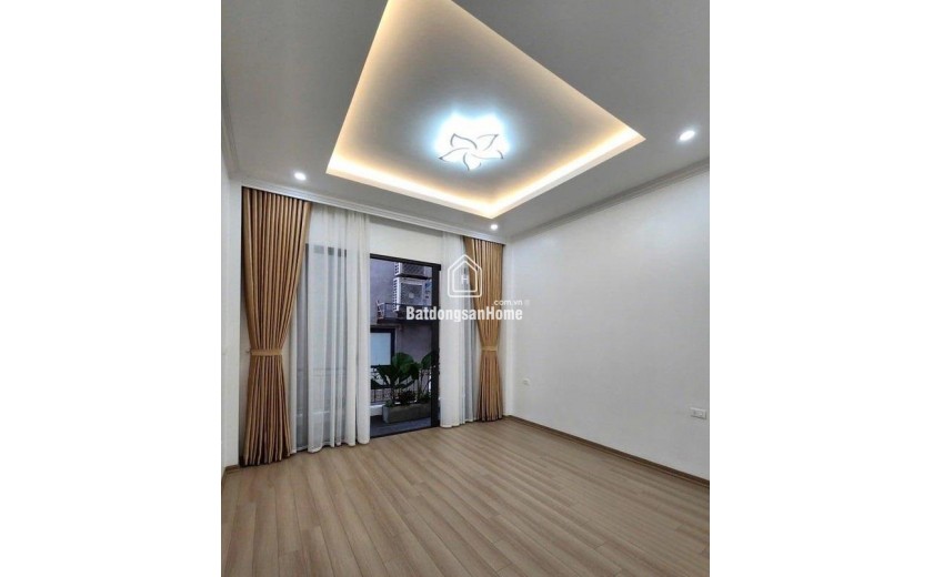 [HIẾM CÓ] Bán Nhà 6 Tầng, 11 Phòng KHÉP KÍN, đối diện HV Tài Chính, 20m Ra Ôtô.