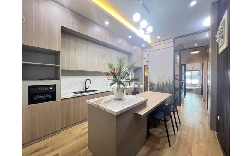 BÁN NHÀ ĐẸP ĐỘC LẠ PHỐ NGUYỄN VĂN CỪ, LONG BIÊN- 56m, Ngõ nông, Ô tô đỗ gần cửa – Hơn 11 tỷ