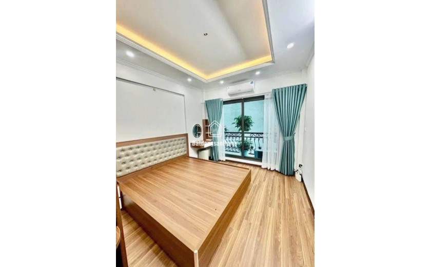 Bán Nhà ĐẸP Ngọc Thụy 40m – chỉ 6.X tỷ, ngõ thông thoáng, ô tô đỗ cửa gần.– Giá MỀM – Vị trí VÀNG