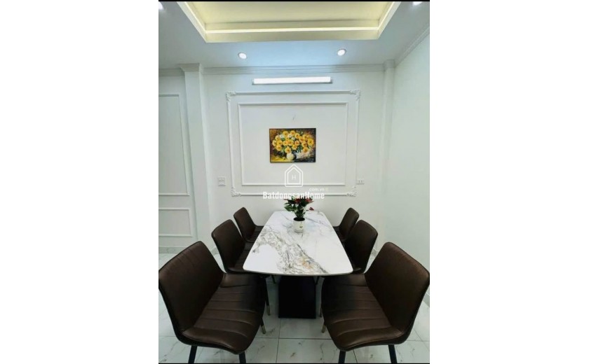 Bán Nhà ĐẸP Ngọc Thụy 40m – chỉ 6.X tỷ, ngõ thông thoáng, ô tô đỗ cửa gần.– Giá MỀM – Vị trí VÀNG