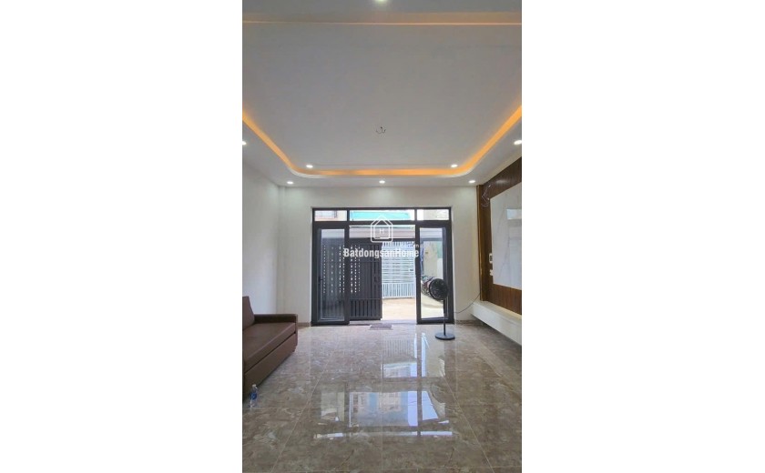 Bán nhà 3 tầng, 3PN, đường 160, Tăng Nhơn Phú A, Q9, TP HCM. DT 100m2, SH, giá 6.7 tỷ.