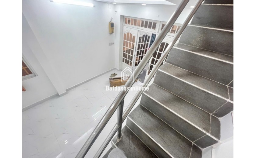 Bán nhà  đường Số 11, Phường Trường Thọ, Thủ Đức. DT 48m2, 2 tầng, 3PN, SH, giá 4.45  tỷ.