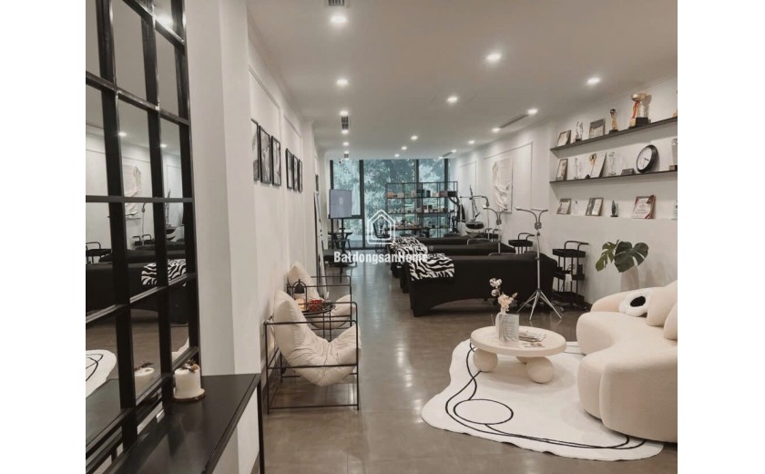 Mình đi nước ngoài nên sang nhượng studio phun xăm chill - đẹp - hoạt động tốt