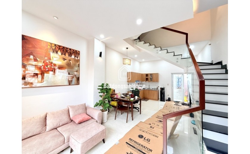 Bán nhà Thủ Đức, Linh Đông, đường số  24. DT 52m2, 4 tầng, 4PN, SH, giá 6.68  tỷ.