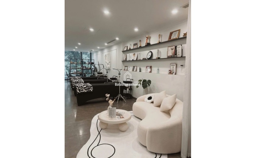 Mình đi nước ngoài nên sang nhượng studio phun xăm chill - đẹp - hoạt động tốt