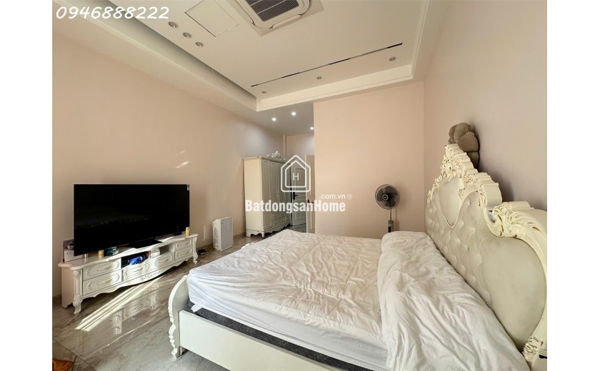 Nhà mặt đường lô góc Chùa Hàng - Ngang 4.65m - Lô góc cực đẹp