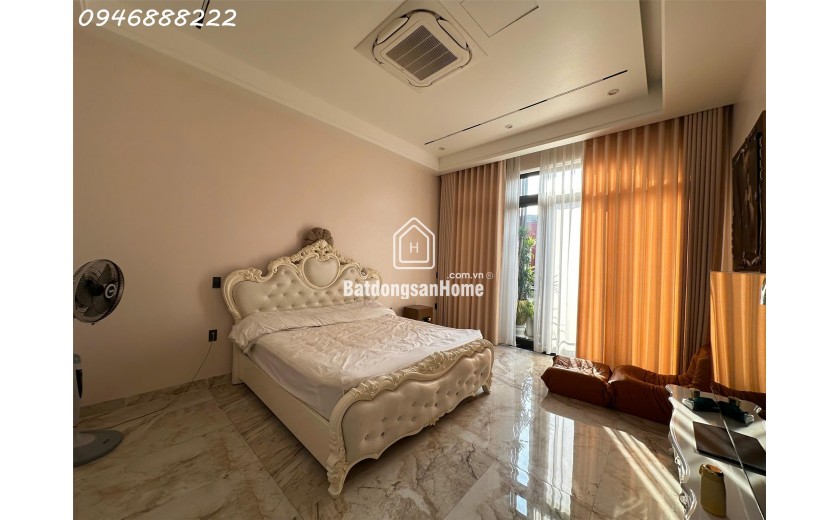 Nhà mặt đường lô góc Chùa Hàng - Ngang 4.65m - Lô góc cực đẹp