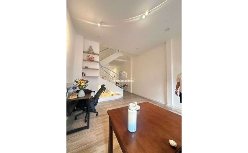 Quận 7 - HXH Huỳnh Tấn Phát - 40m2 - 2 tầng - Giá 5,5 tỷ