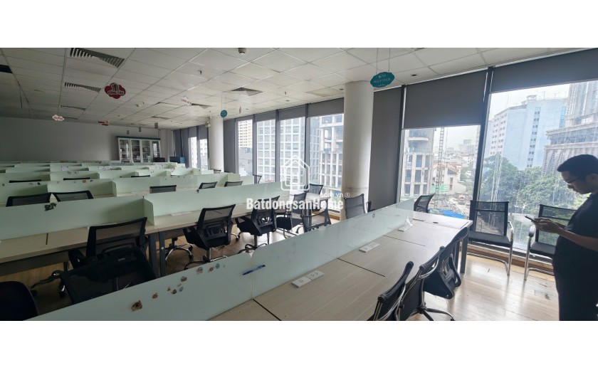 Cho thuê sàn văn phòng mặt đường Lê Văn Lương thanh xuân Hà Nội 230m 300nghin/m