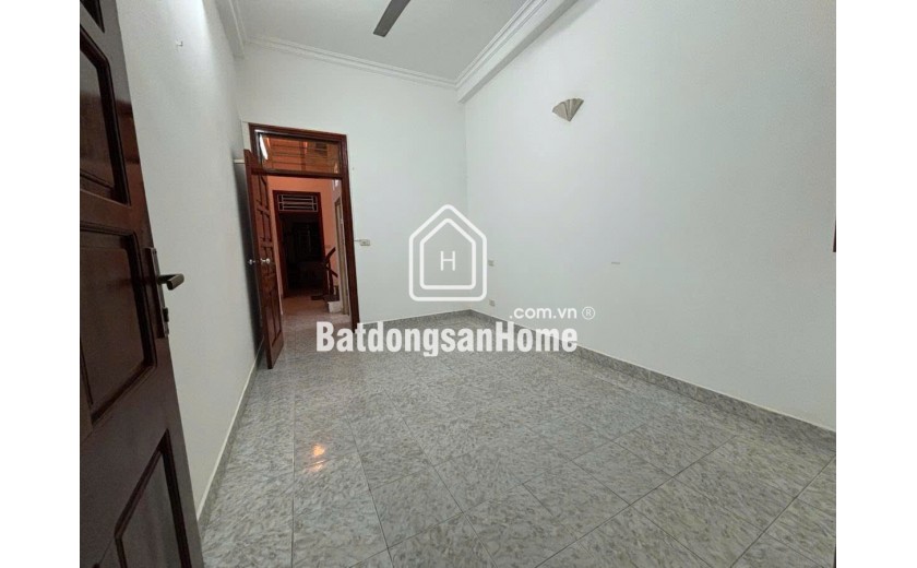 NHÀ ĐẸP PHỐ QUAN HOA - DÂN XÂY CHẮC CHẮN - Dt 42m2 4 tầng mặt tiền 3.1m Giá 12.2 tỷ