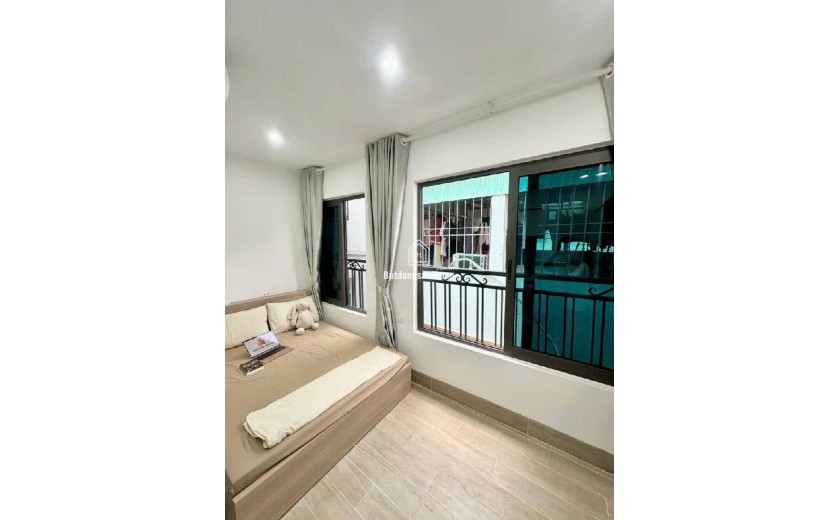 CCMN HOA BẰNG - THANG MÁY - 10 PHÒNG PCCC 40m2 6 tầng mặt tiền 4.3m Giá 13.95 tỷ