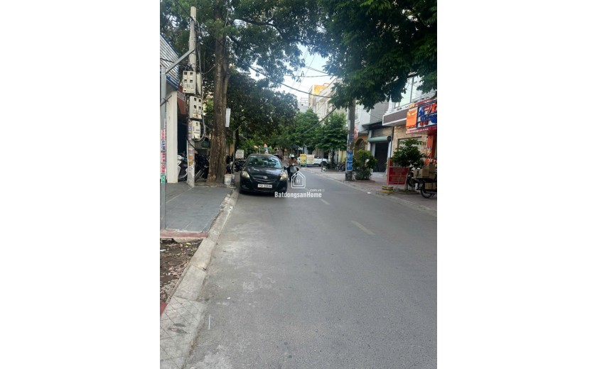 Nhà 3.5 tầng mặt đường Trại Lẻ - Vỉa hè 6m đang cho thuê 20 triệu/1 tháng