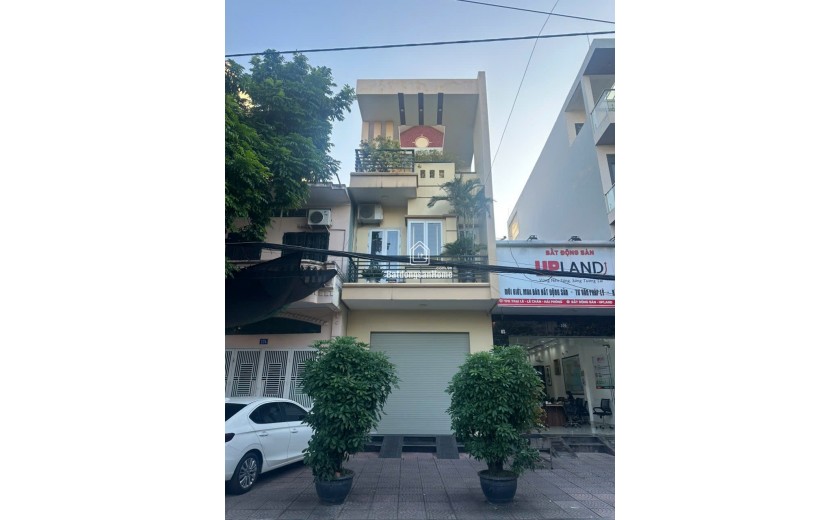 Nhà 3.5 tầng mặt đường Trại Lẻ - Vỉa hè 6m đang cho thuê 20 triệu/1 tháng