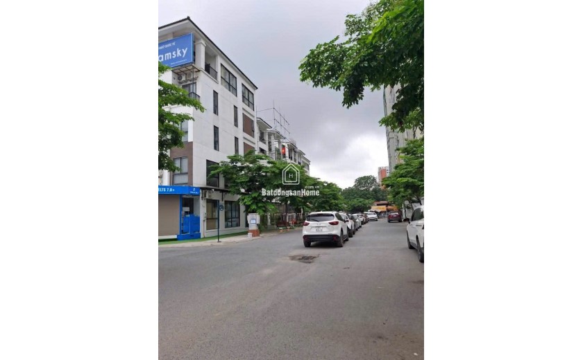 Bán gâp căn Hoàng Thành Mỗ Lao Dt 108 m 5 tầng mt 5 m Giá hơn 30 tỷ kinh doanh 50tr/tháng