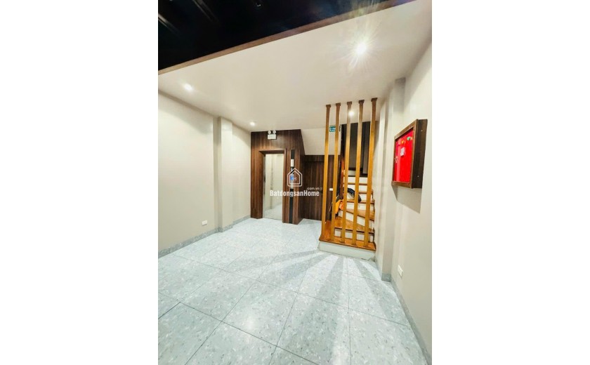 NHÀ ĐẸP MIẾU ĐẦM Ô Tô Đỗ Cổng, 8 Tầng Thang Máy 30m2 8 tầng mặt tiền 4m Giá 11.9 tỷ