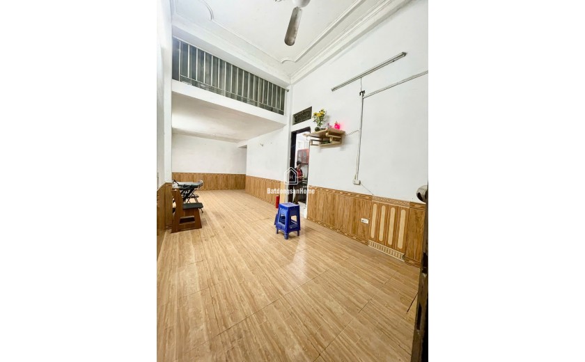 PHÂN LÔ TRỊNH ĐÌNH CỬU - Ô TÔ ĐỖ CỬA - NHÀ DÂN - 33m2 3 tầng mặt tiền 4.9m Giá 9.9 tỷ