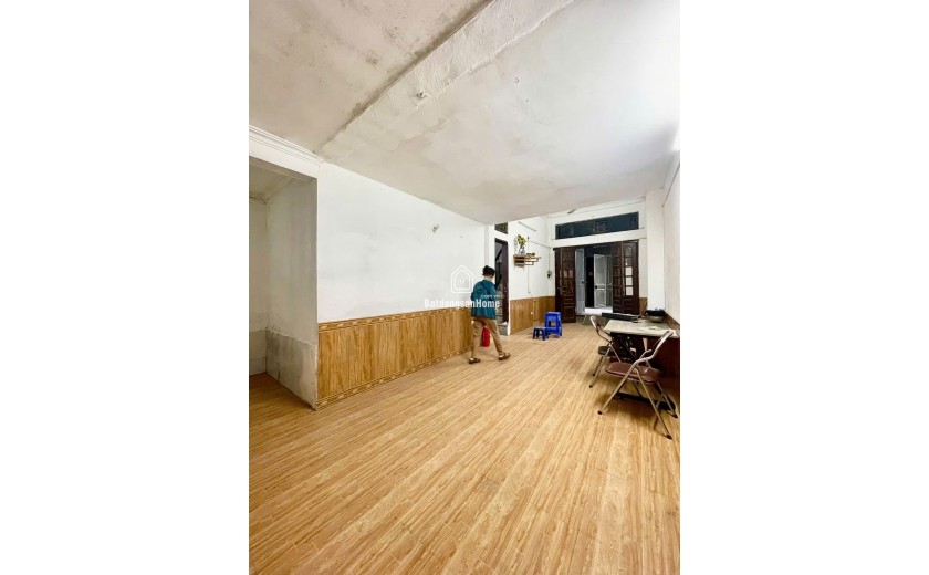 PHÂN LÔ TRỊNH ĐÌNH CỬU - Ô TÔ ĐỖ CỬA - NHÀ DÂN - 33m2 3 tầng mặt tiền 4.9m Giá 9.9 tỷ