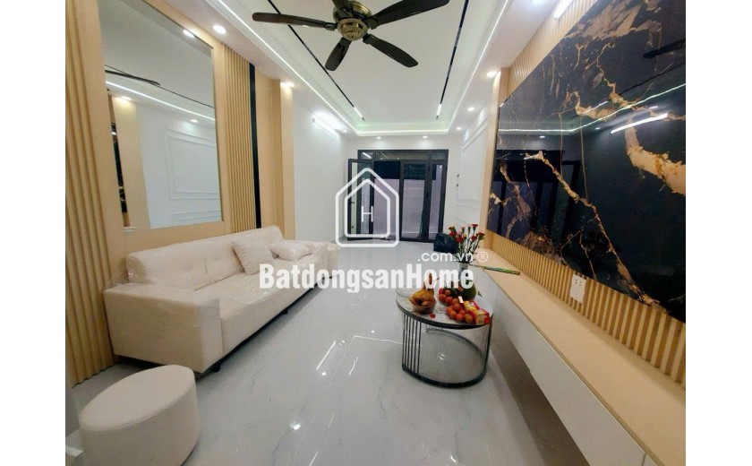 SIÊU PHẨM GIÁP BÁT - 5 TẦNG THANG MÁY - FULL  NỘI THẤT  40m2 5 tầng mặt tiền 3.1m Giá 11.8 tỷ