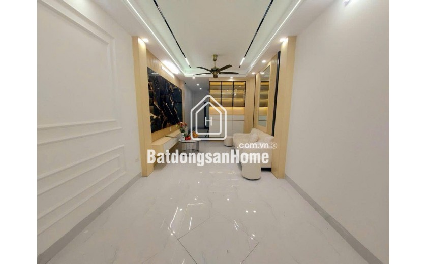 SIÊU PHẨM GIÁP BÁT - 5 TẦNG THANG MÁY - FULL  NỘI THẤT  40m2 5 tầng mặt tiền 3.1m Giá 11.8 tỷ