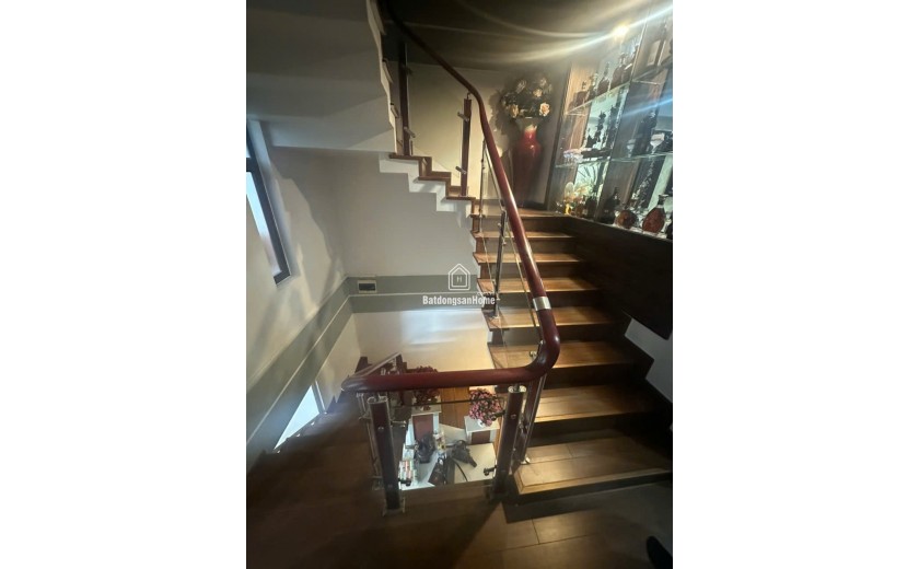 Nhà 3.5 tầng mặt đường Trại Lẻ - Vỉa hè 6m đang cho thuê 20 triệu/1 tháng