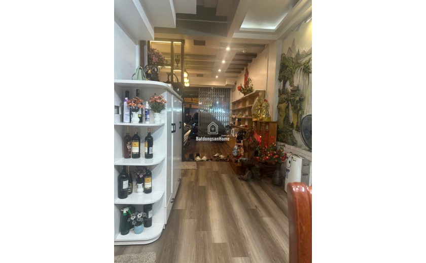 Nhà 3.5 tầng mặt đường Trại Lẻ - Vỉa hè 6m đang cho thuê 20 triệu/1 tháng